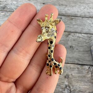 Vintage Jewelry Small Giraffe Brooch Silly Giraffe Jewelry Funny Giraffe Pin
